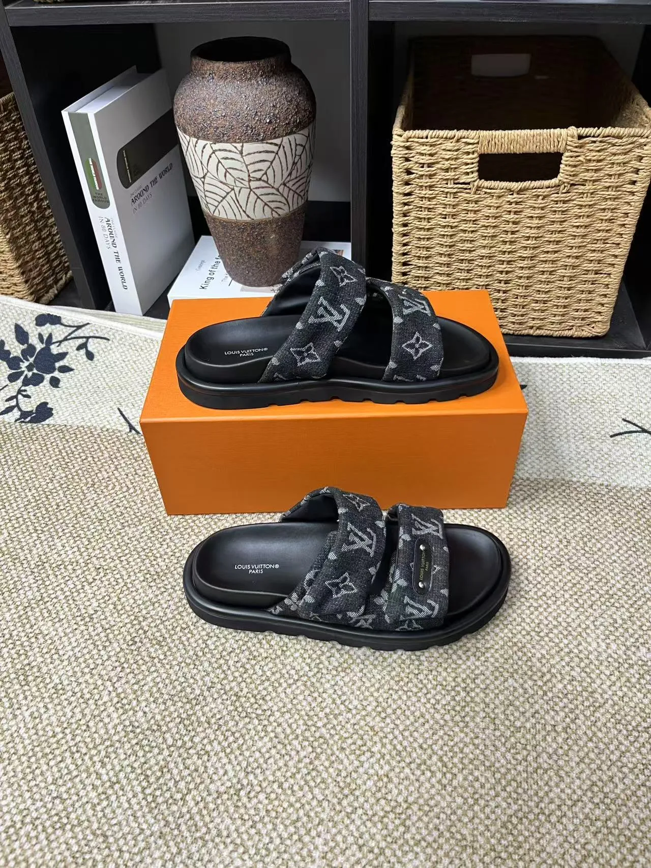 P340 yuan LV Louis Vuitton Full of high-end feel! A popular model among bloggers at home and abroad, it’s retro and fashionable, and looks stunning on your feet! Mainly recommended model on the official website★ ━━━━━ ЅᏇєєt ━━━━━ ▪️Upper: original calfskin ➕5D printing process ▪️Inner: imported mixed sheepskin ▪️Outsole: original molded foam outsole ▪️Size: Female 35-40 Men's 39-44 (women's 41 men's 45)